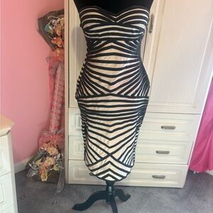 Chic Strapless Black and Cream Dress